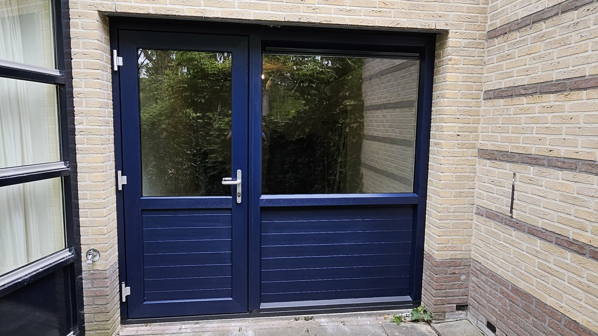 Garagedeur vervangen door kunststof kozijn met kunststof deur in Lelystad