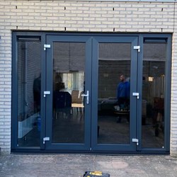 Flevo Kozijnen Almere - Dubbele openslaande tuindeuren in Almere buiten 4.jpeg