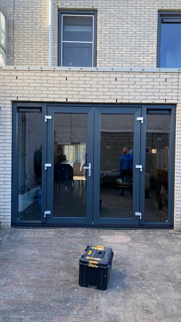Flevo Kozijnen Almere - Dubbele openslaande tuindeuren in Almere buiten 4.jpeg