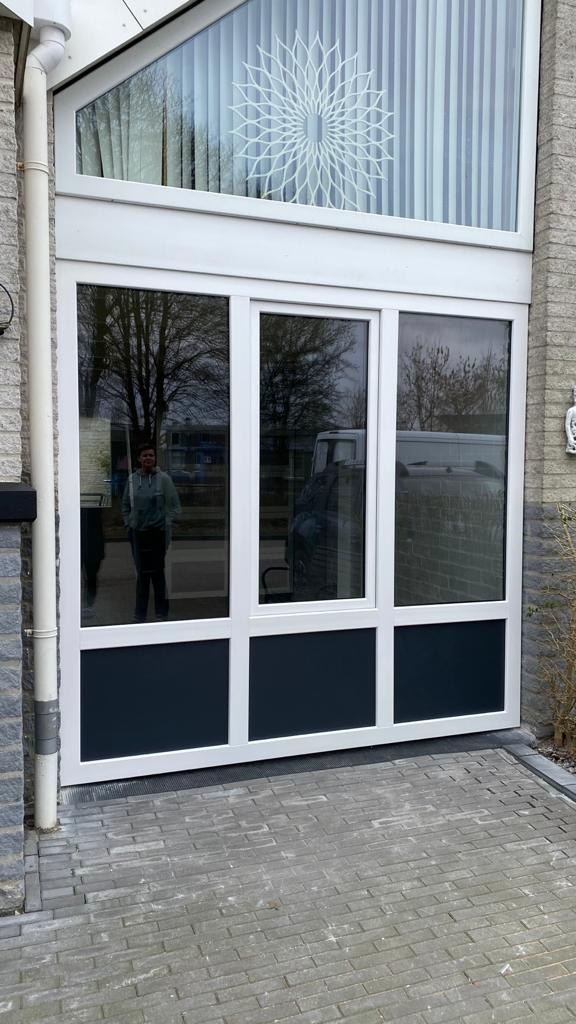 Flevo Kozijnen Almere - Garagedeur eruit kozijn erin 4.jpeg