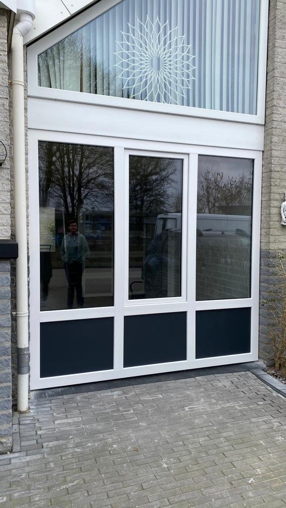 Flevo Kozijnen Almere - Garagedeur eruit kozijn erin 4.jpeg