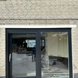 Flevo Kozijnen Almere - Kunststof schuifpui in donkere uitvoering.jpeg