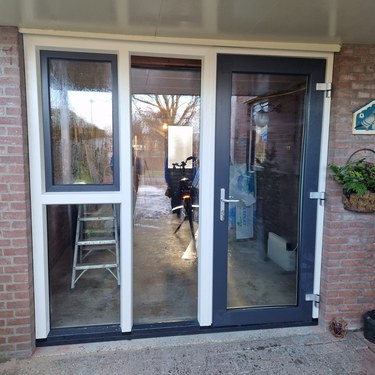 Flevo Kozijnen Almere - Almere Muziekwijk, van garage naar kantoor 02.jpeg