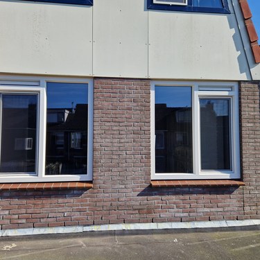 Flevo Kozijnen Almere - Avehoorn, Kunststof raamkozijnen in spiegelbeeld 02.jpeg