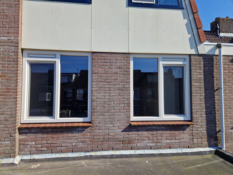 Flevo Kozijnen Almere - Avehoorn, Kunststof raamkozijnen in spiegelbeeld 02.jpeg