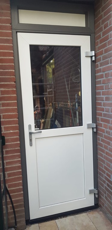 Kunststof deurkozijn 2.jpeg
