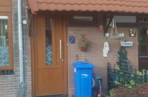 Voorgevel renovatie met kunststof kozijnen