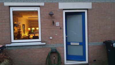 Kunststof voordeur met raamkozijn voor woningen in Naarden