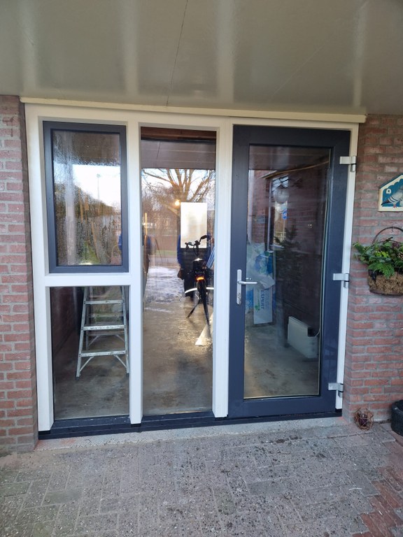 Almere Muziekwijk: Geef uw garage een nieuwe functie met kunststof kozijnen en deur