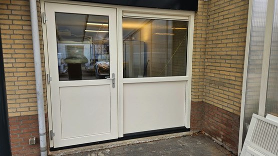 Garagedeur vervangen voor kunststof kozijn Garagedeur vervangen voor kunststof kozijn